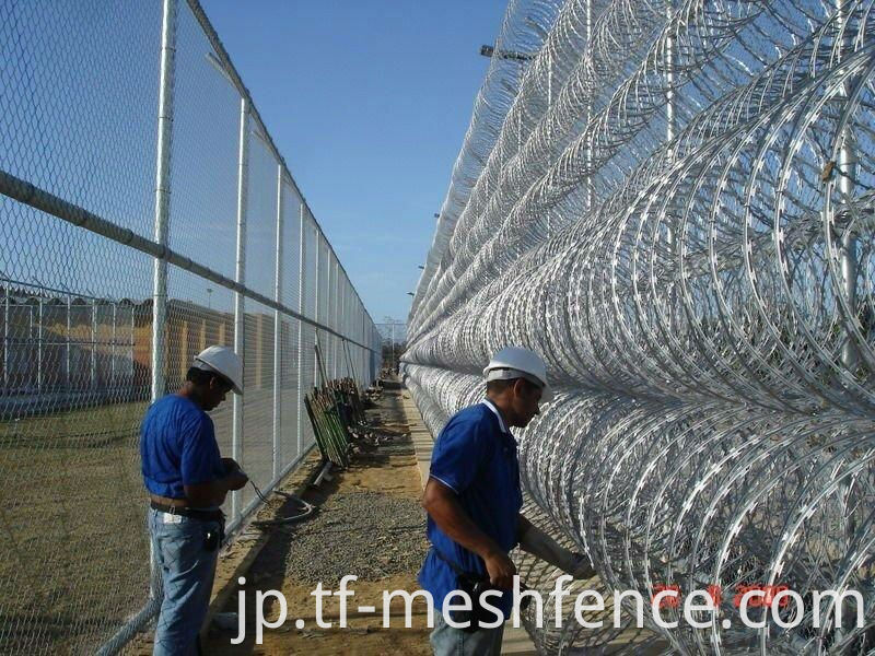 razor wire 1